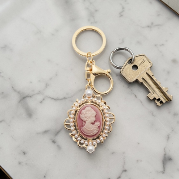Gold Cameo Pearl Keychain - Available In Six Colors - Picture 10 of 11